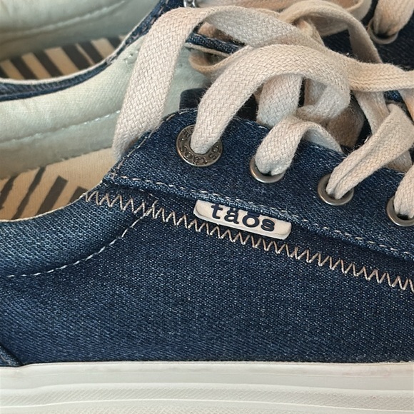 Taos men’s Denim Blue Sneakers Size 10 - Picture 6 of 10